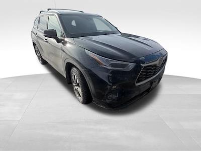 Used 2021 Toyota Highlander - photo 1