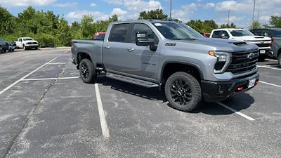 New 2025 Chevrolet Silverado 2500 LT Crew Cab 4WD Pickup for sale #370207 - photo 2