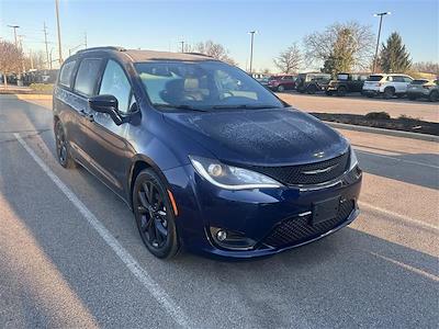 Used 2018 Chrysler Pacifica - photo 1