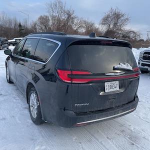 Used 2022 Chrysler Pacifica - photo 1