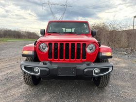 Used 2021 Jeep Gladiator - photo 1
