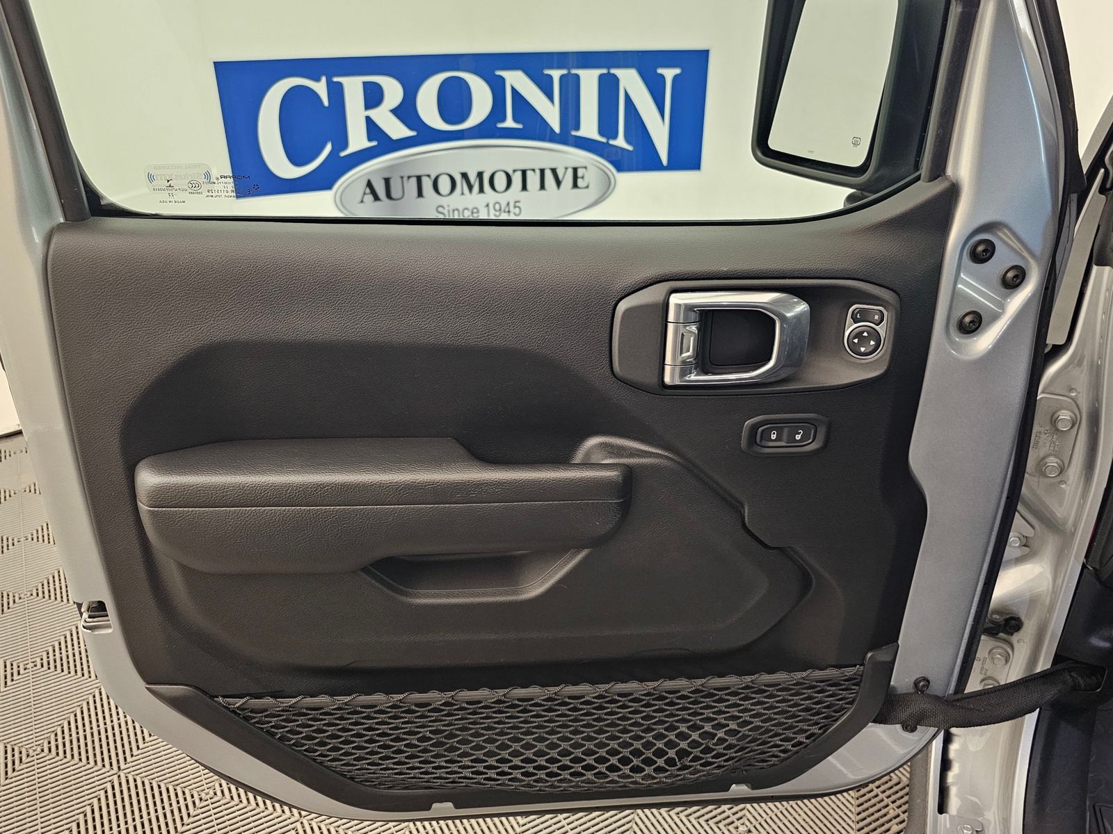 Used 2022 Jeep Gladiator - photo 1
