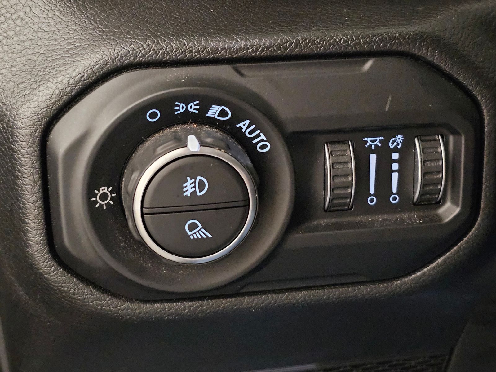 Used 2022 Jeep Gladiator - photo 20