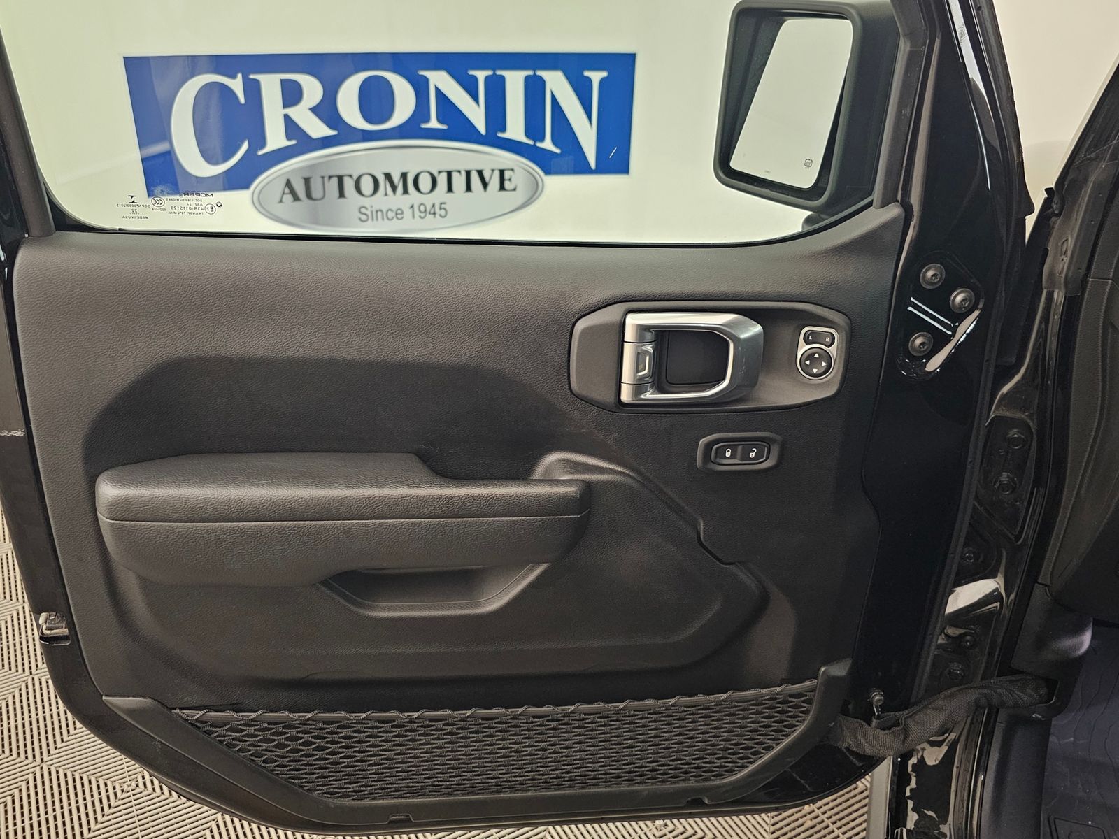 Used 2022 Jeep Gladiator - photo 2