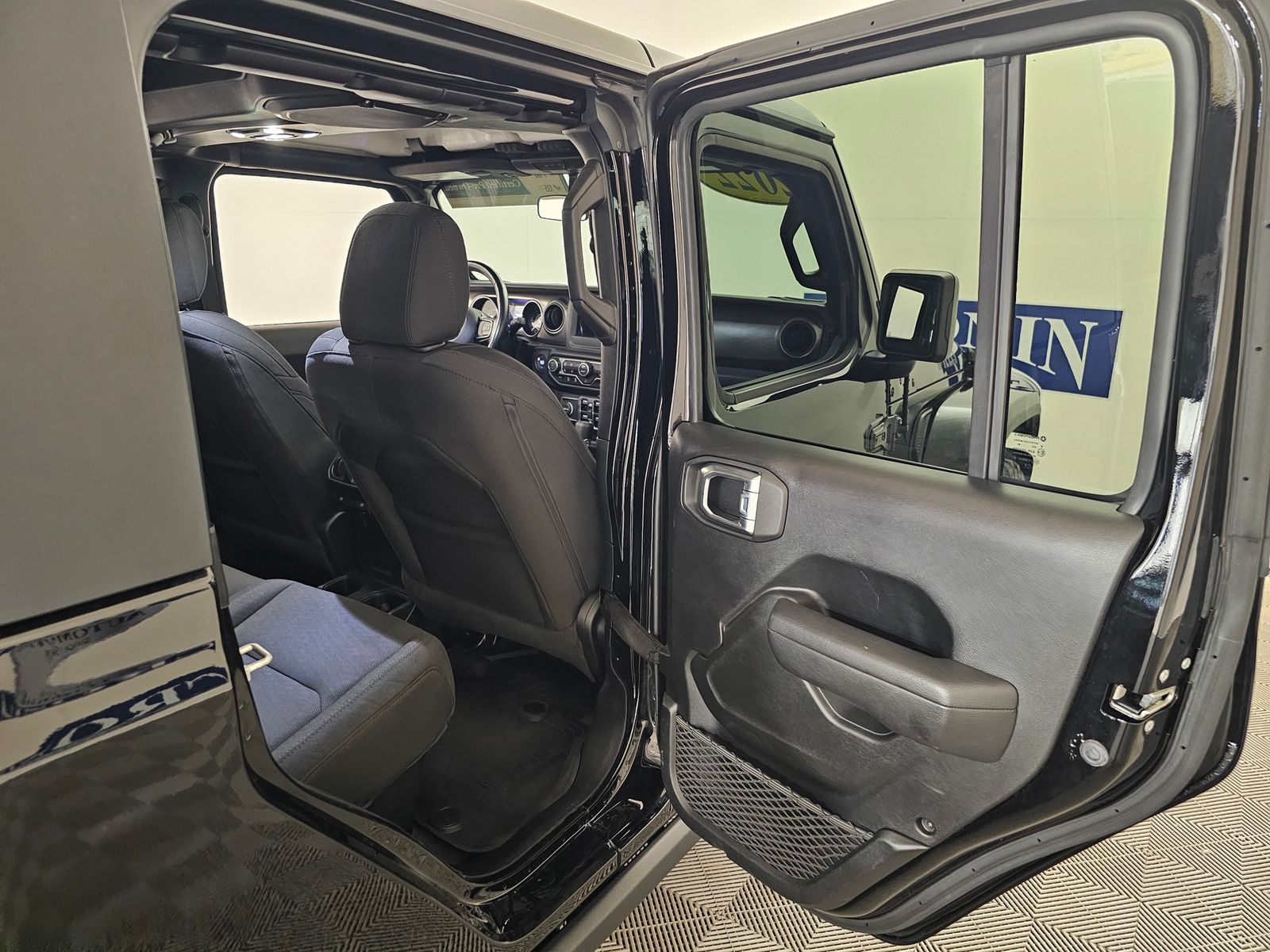 Used 2022 Jeep Gladiator - photo 25