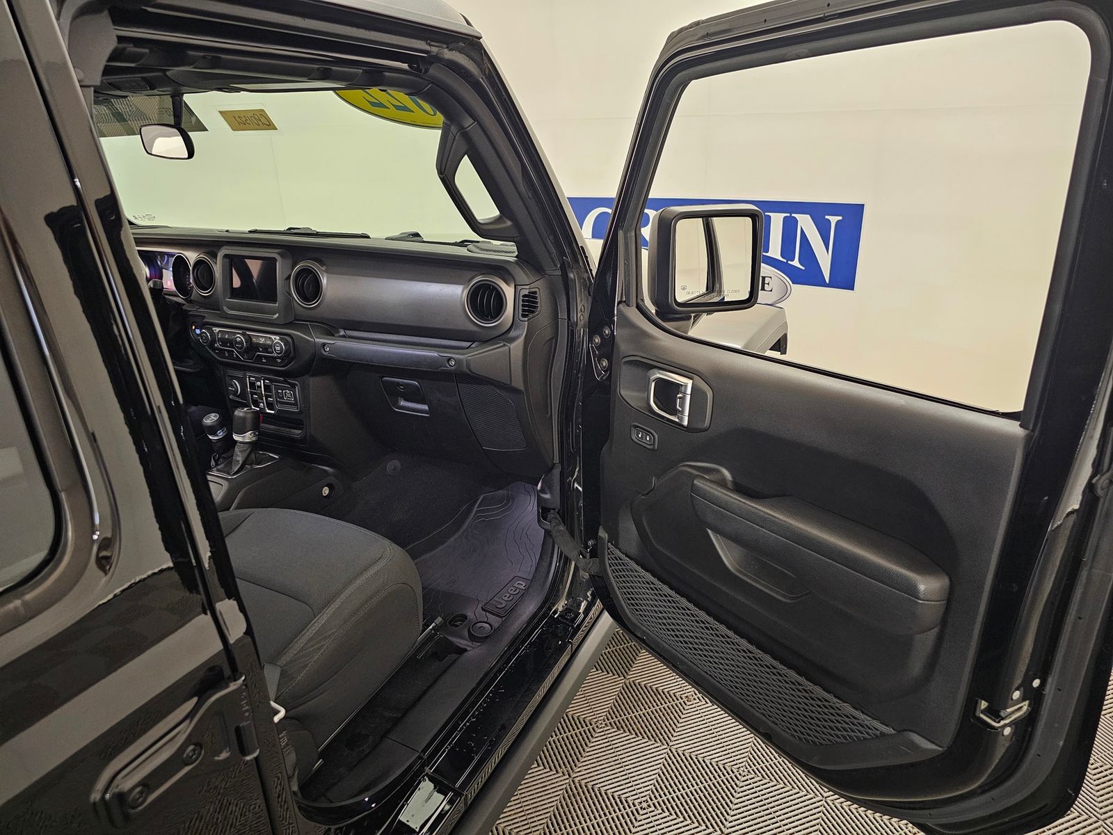 Used 2022 Jeep Gladiator - photo 27