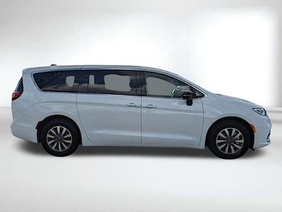 Used 2024 Chrysler Pacifica - photo 1