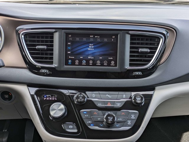 Used 2018 Chrysler Pacifica - photo 20