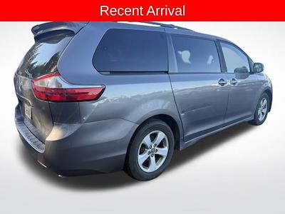 2018 Toyota Sienna FWD Minivan for sale #C950937U - photo 2