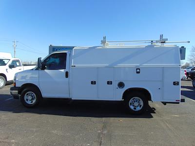 Used 2022 Chevrolet Express 3500 - photo 1