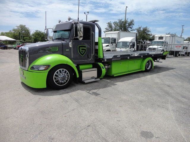 Used 2022 Peterbilt 337 - photo 2