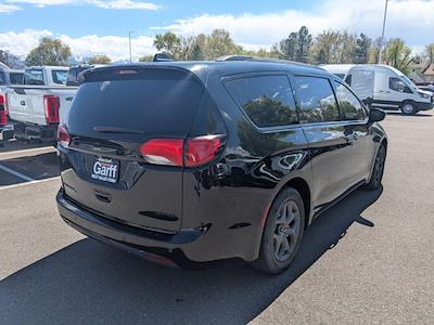 Used 2018 Chrysler Pacifica - photo 2