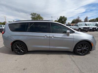2020 Chrysler Pacifica FWD Minivan for sale #LR126526T - photo 2