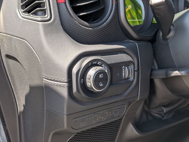 Used 2024 Jeep Gladiator - photo 14