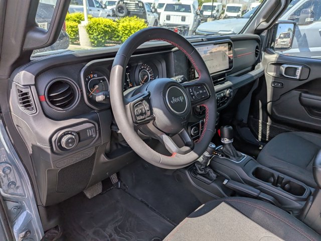 Used 2024 Jeep Gladiator - photo 15