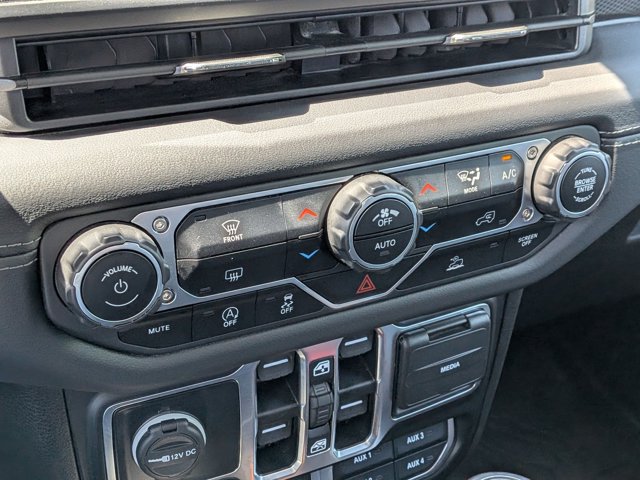 Used 2024 Jeep Gladiator - photo 22