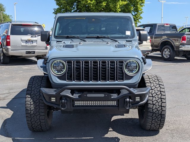 Used 2024 Jeep Gladiator - photo 9