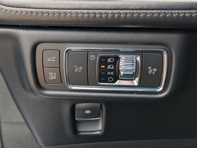 Used 2022 Lincoln Nautilus - photo 22