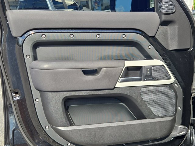 Used 2020 Land Rover Defender - photo 19