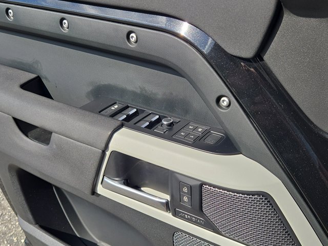 Used 2020 Land Rover Defender - photo 20