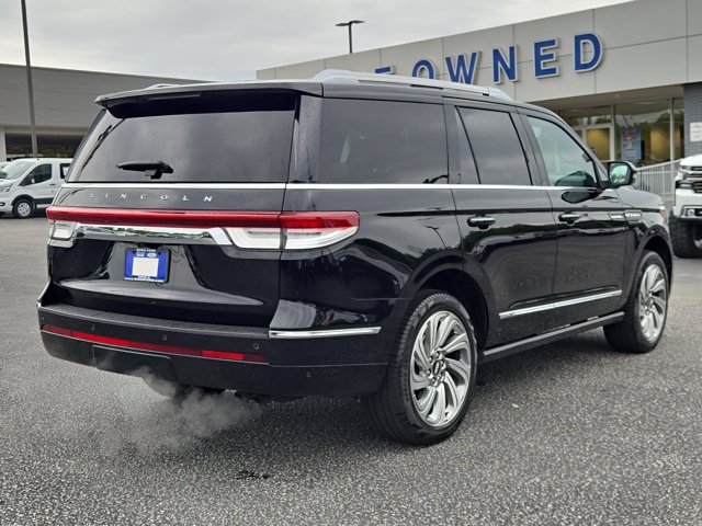 Used 2024 Lincoln Navigator - photo 8