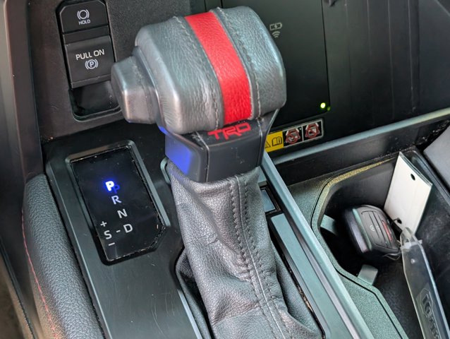Used 2025 Toyota Sequoia - photo 25