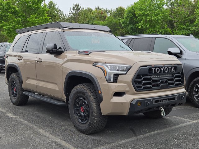 Used 2025 Toyota Sequoia - photo 5