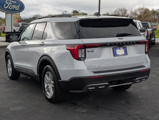 New 2026 Ford Explorer - photo 2