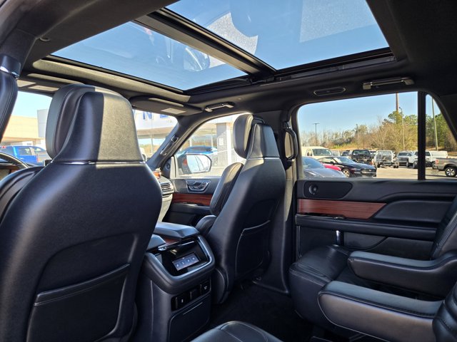 Used 2024 Lincoln Navigator - photo 18