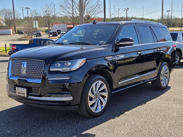 Used 2024 Lincoln Navigator - photo 2