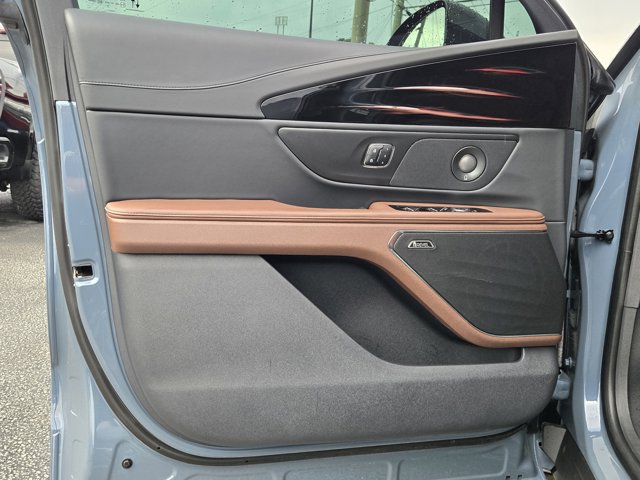 Used 2026 Lincoln Nautilus - photo 15