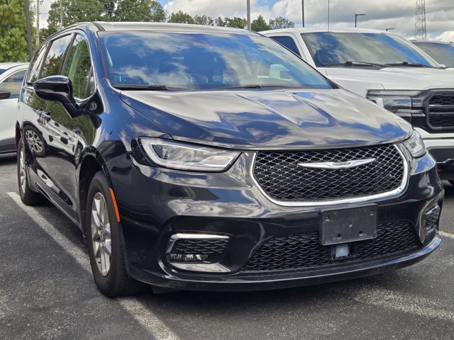 Used 2024 Chrysler Pacifica - photo 2