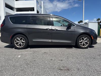 Used 2018 Chrysler Pacifica - photo 1