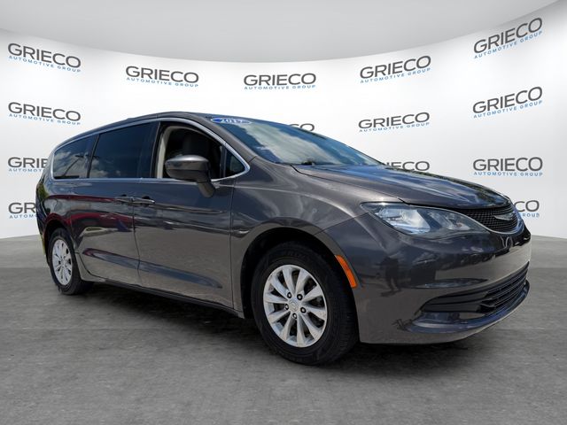 Used 2017 Chrysler Pacifica - photo 1