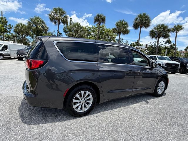 Used 2017 Chrysler Pacifica - photo 8