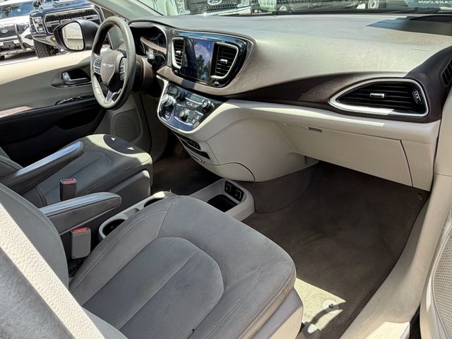 Used 2017 Chrysler Pacifica - photo 10