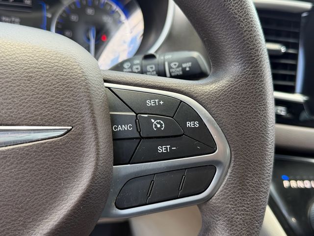 Used 2017 Chrysler Pacifica - photo 15
