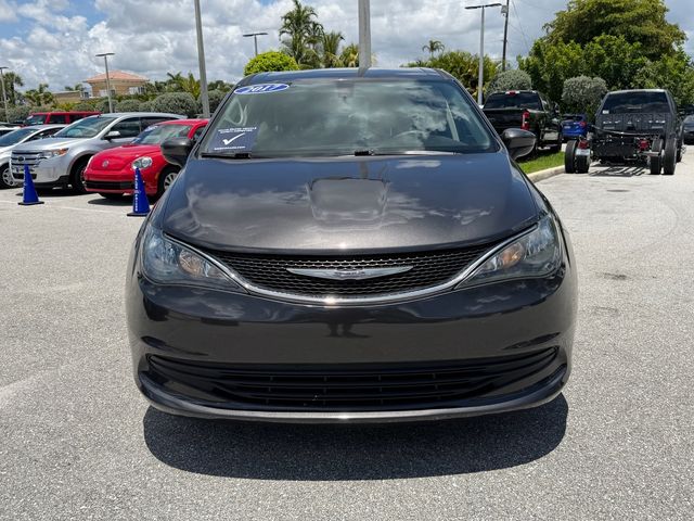 Used 2017 Chrysler Pacifica - photo 2