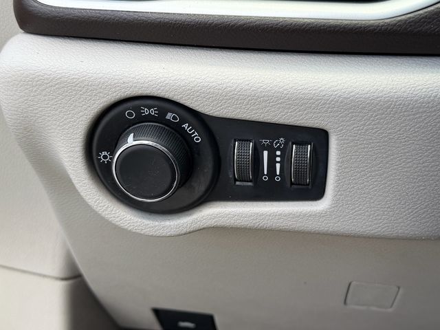 Used 2017 Chrysler Pacifica - photo 18