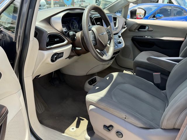 Used 2017 Chrysler Pacifica - photo 8