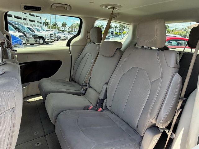 Used 2017 Chrysler Pacifica - photo 1
