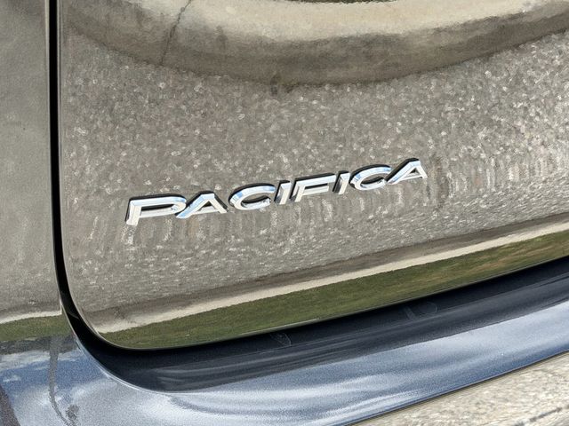 Used 2017 Chrysler Pacifica - photo 5