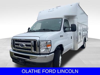 Used 2025 Ford E-450 - photo 1
