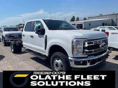 2025 Ford F-350 Crew Cab DRW 4x4 Cab Chassis for sale #C51317 - photo 2