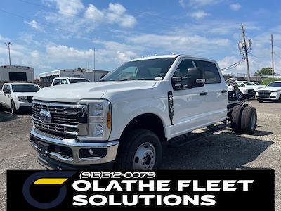 2025 Ford F-350 Crew Cab DRW 4x4 Cab Chassis for sale #C51319 - photo 1