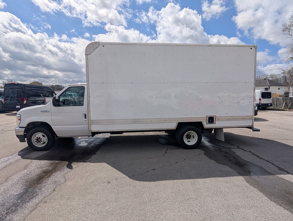 Used 2021 Ford E-450 - photo 5