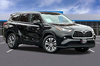 Used 2024 Toyota Highlander AWD SUV for sale #325547 - photo 2