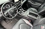 Used 2024 Toyota Highlander XLE for sale #325547 - photo 11