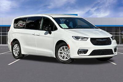 Used 2025 Chrysler Pacifica FWD Minivan for sale #326372 - photo 1