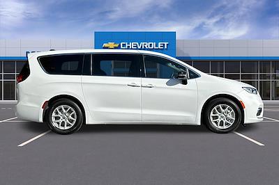 Used 2025 Chrysler Pacifica FWD Minivan for sale #326372 - photo 2